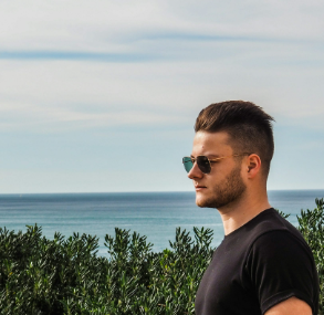 <em><strong>Federico G.</strong></em>